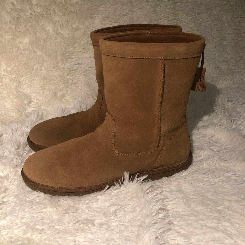 UGG Mia Chestnut Tassel Boots/Booties - Picture 2 of 8